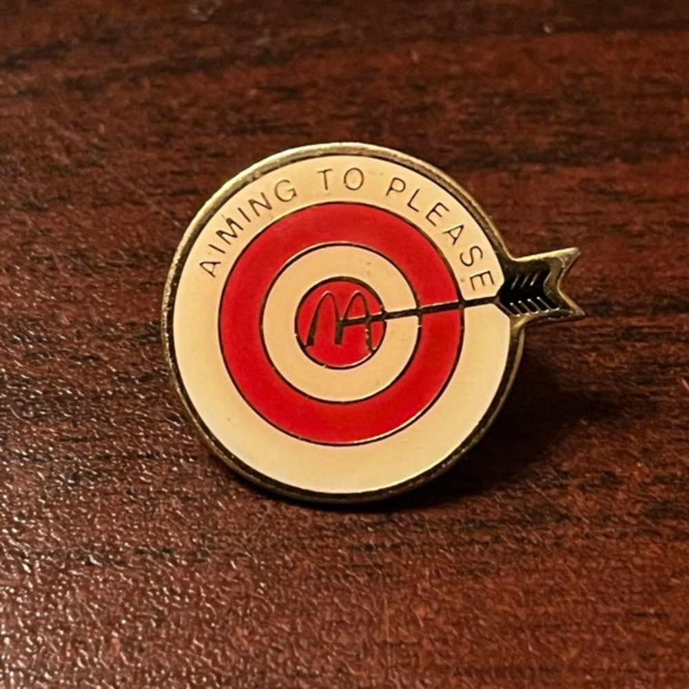 McDonald’s “Aiming To Please” Archery Bullseye Arrow Employee Lapel Hat Pin‎